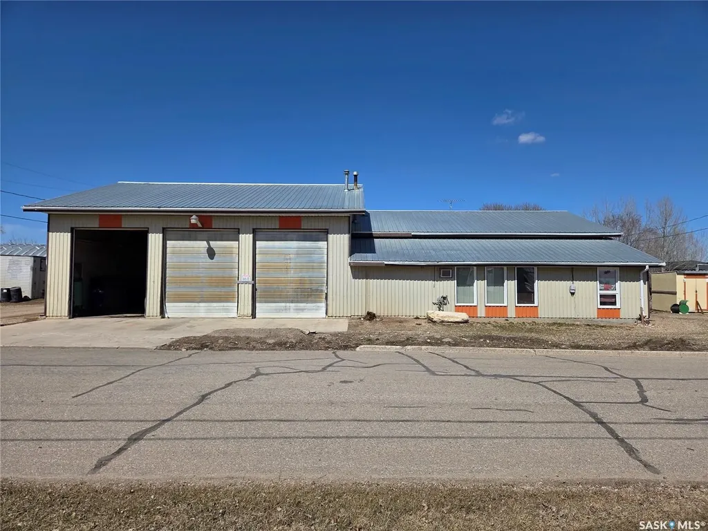 124 1st Street Alida SK S0C 0B0