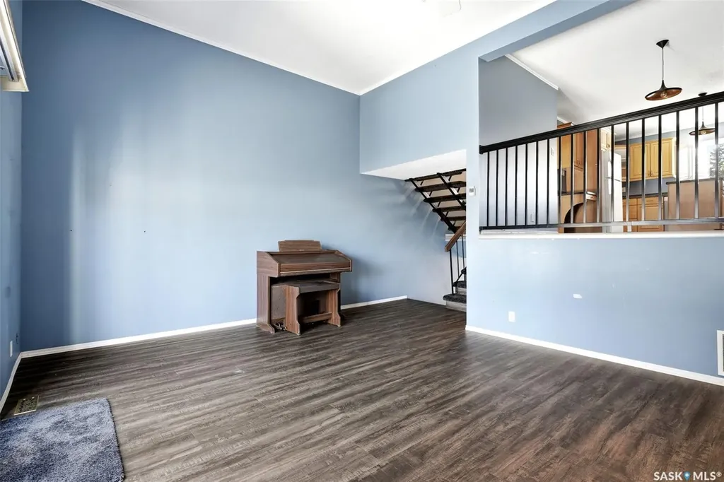 104 Lockwood Road Regina SK S4S 3G2