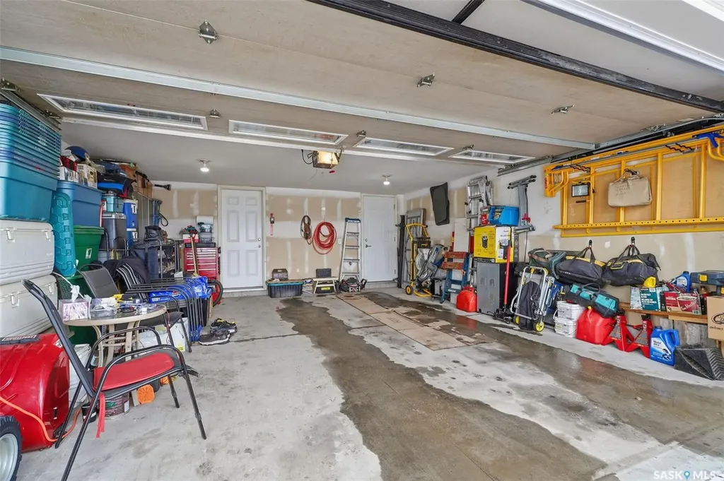 556 Pringle Crescent Saskatoon SK S7T 1C9