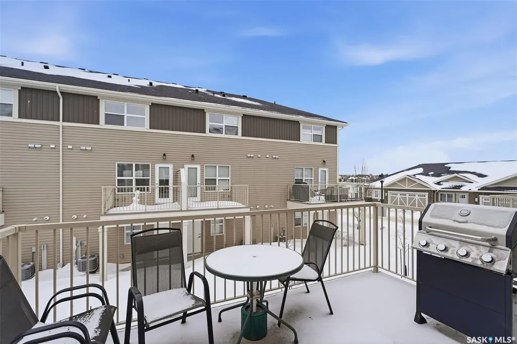 556 Pringle Crescent Saskatoon SK S7T 1C9