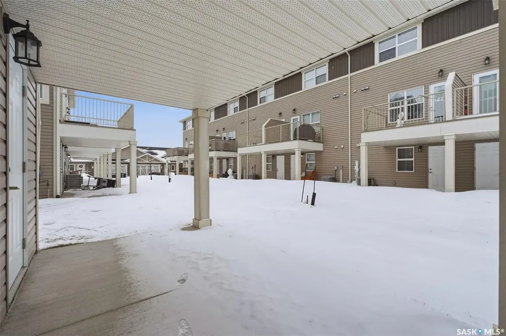 556 Pringle Crescent Saskatoon SK S7T 1C9
