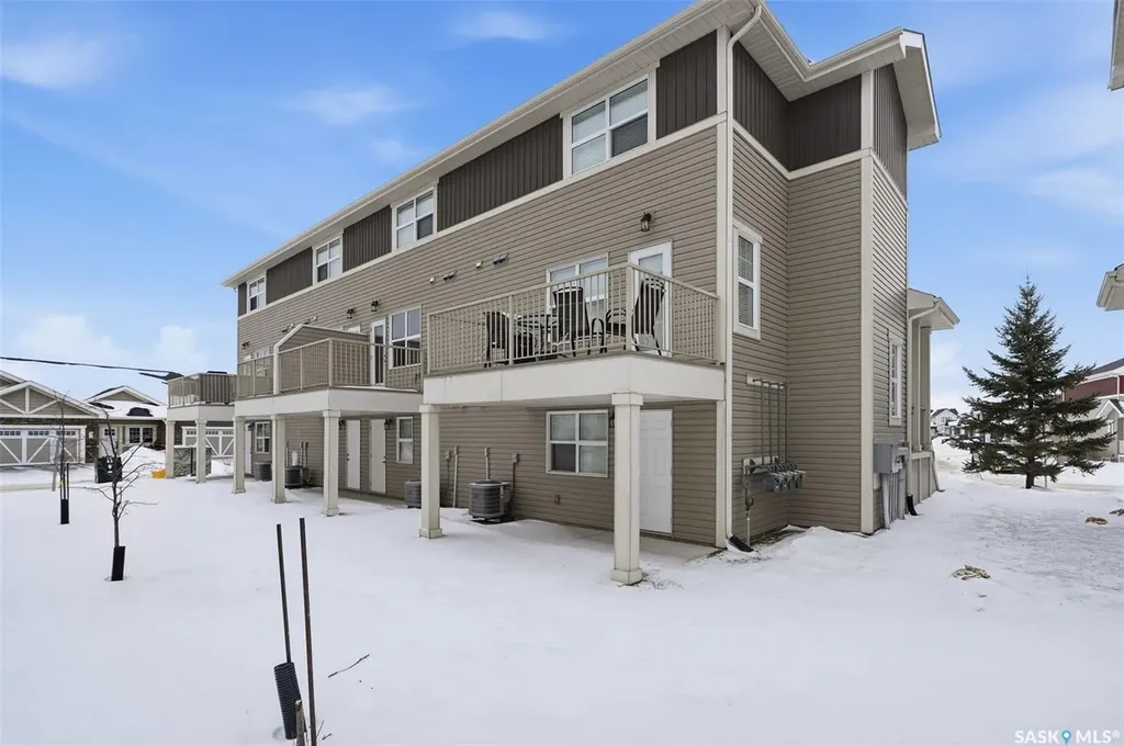 556 Pringle Crescent Saskatoon SK S7T 1C9