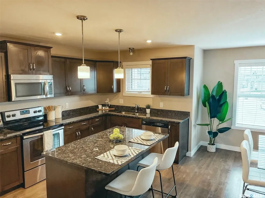 556 Pringle Crescent Saskatoon SK S7T 1C9