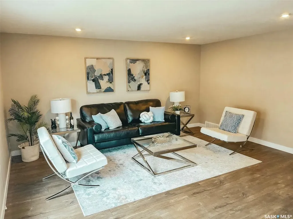 556 Pringle Crescent Saskatoon SK S7T 1C9