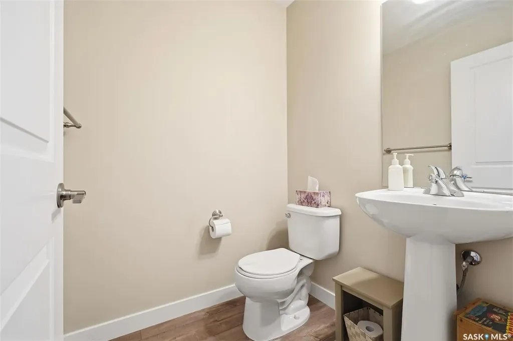 556 Pringle Crescent Saskatoon SK S7T 1C9