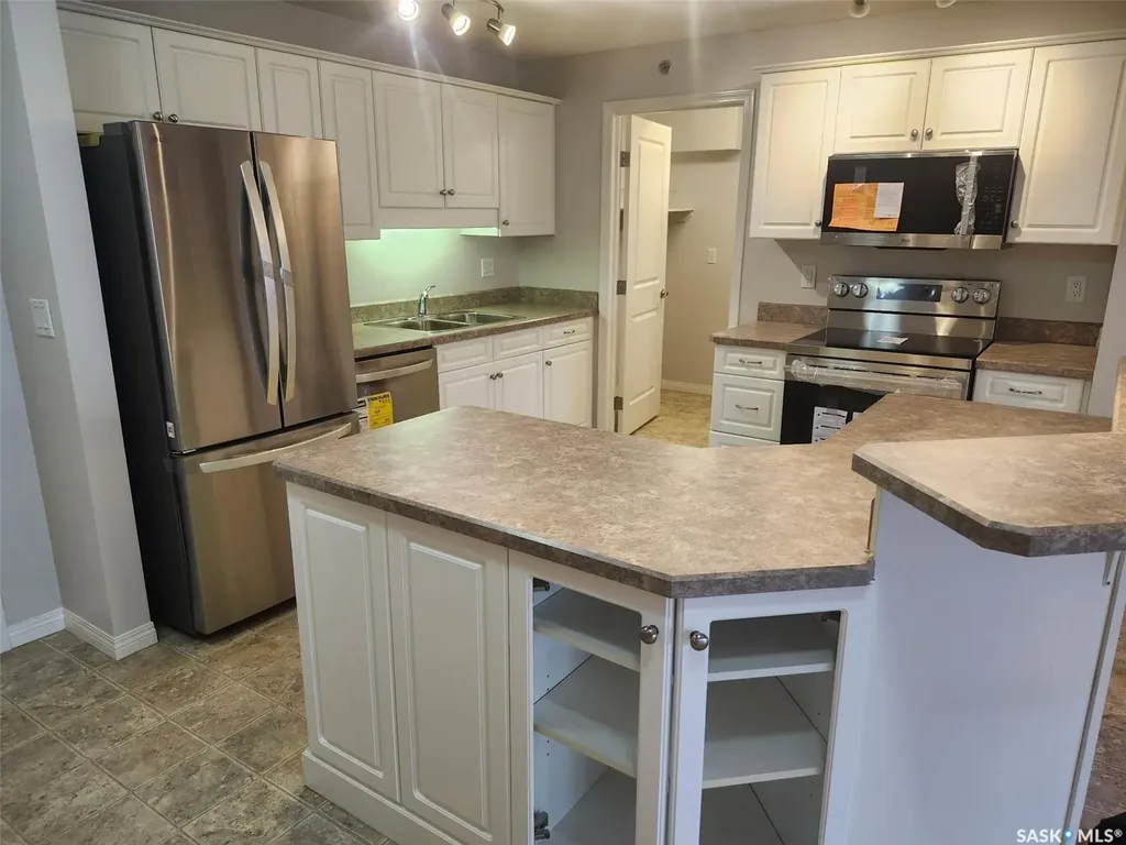 2221 Adelaide Street Saskatoon SK S7J 5L9