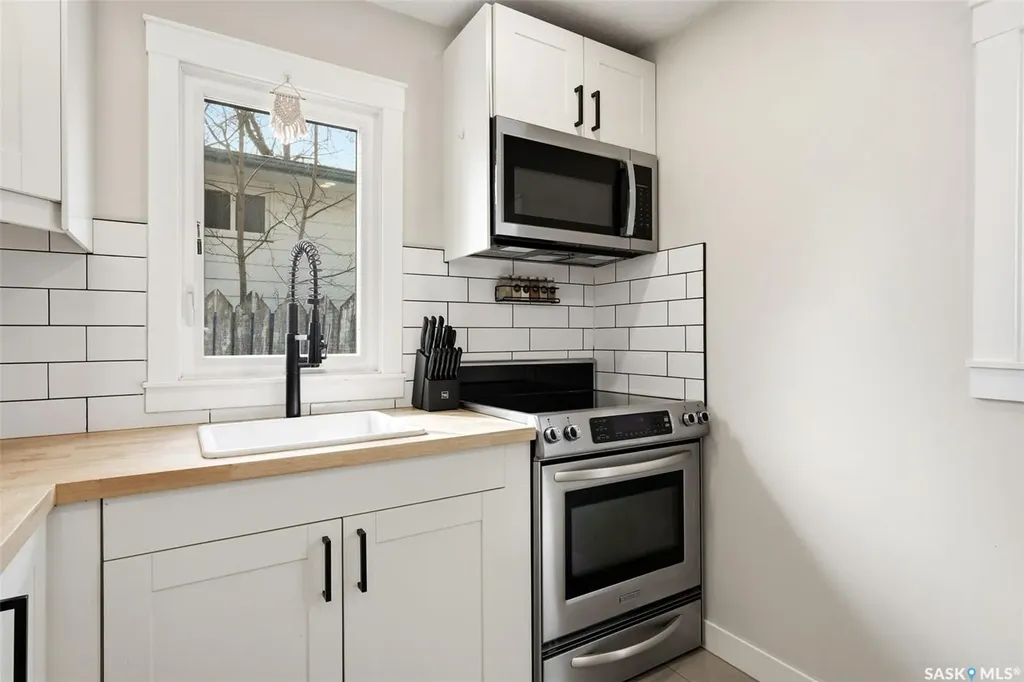 358 St John Street Regina SK S4R 1R2