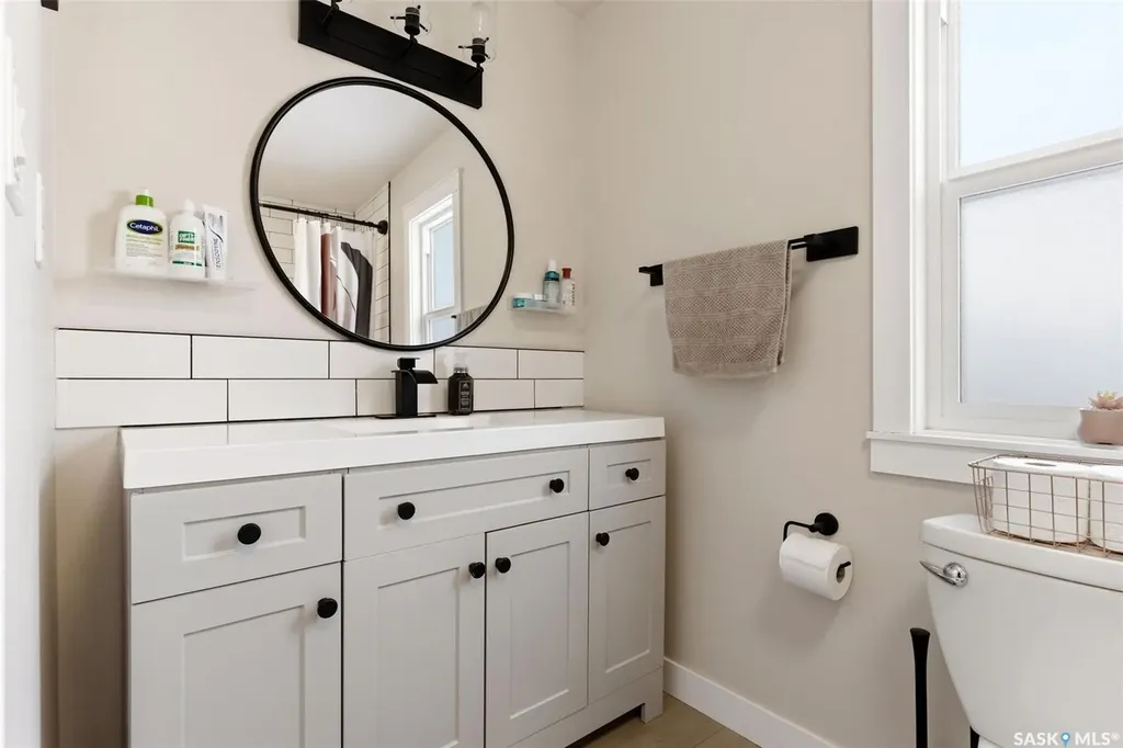 358 St John Street Regina SK S4R 1R2