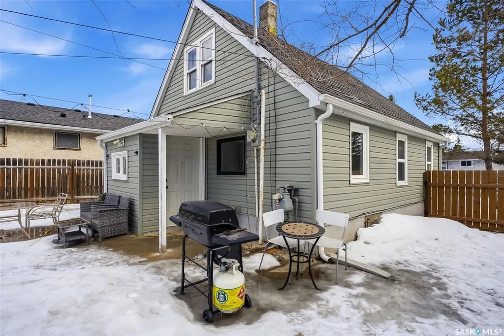 358 St John Street Regina SK S4R 1R2