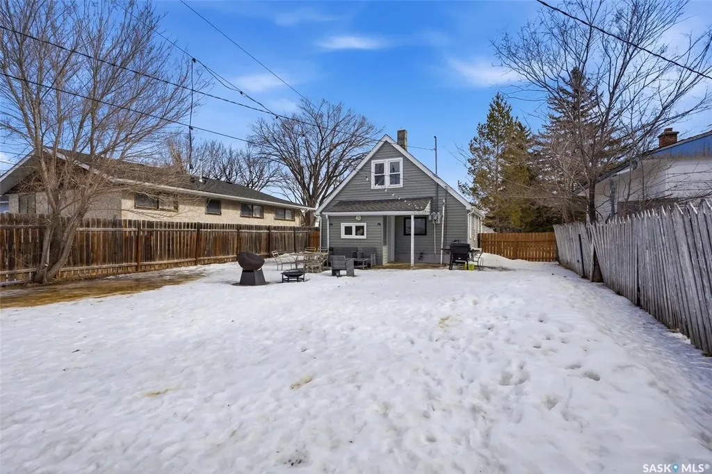 358 St John Street Regina SK S4R 1R2