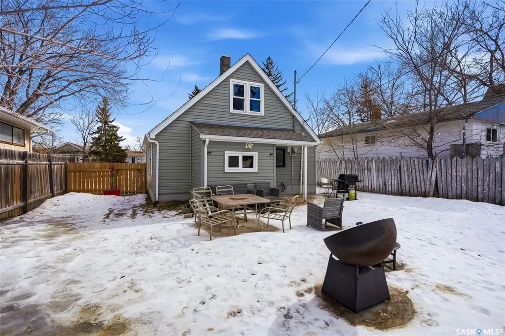 358 St John Street Regina SK S4R 1R2