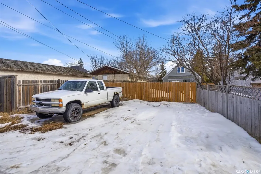 358 St John Street Regina SK S4R 1R2