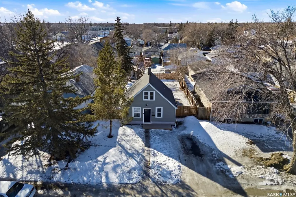 358 St John Street Regina SK S4R 1R2