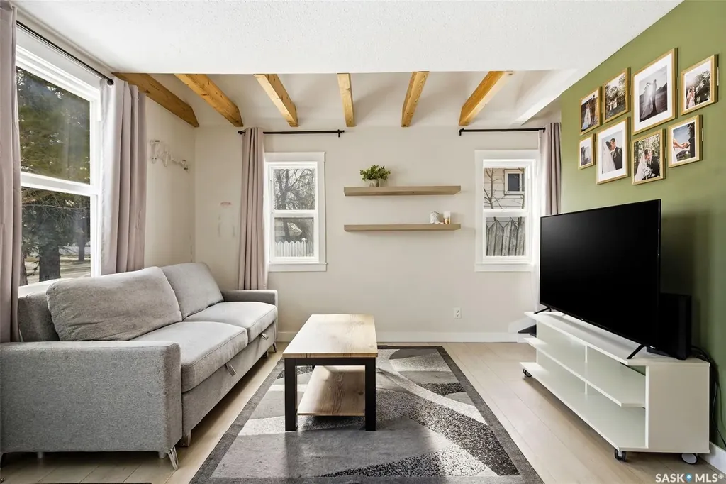 358 St John Street Regina SK S4R 1R2