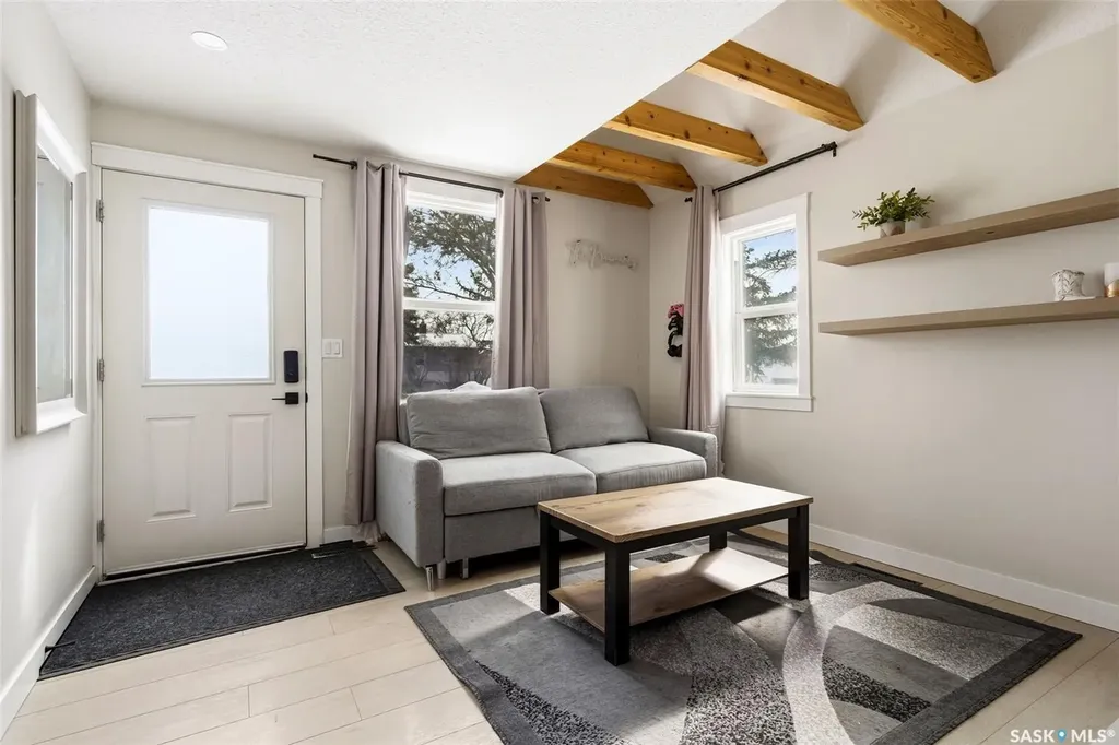358 St John Street Regina SK S4R 1R2