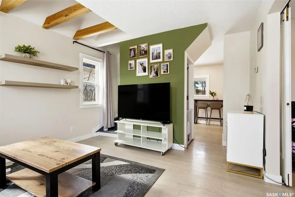358 St John Street Regina SK S4R 1R2