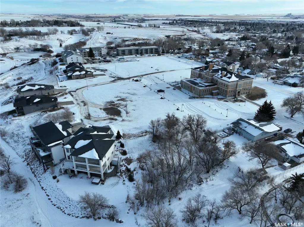 2 Copper Ridge Cove Moose Jaw SK S6H 4R1