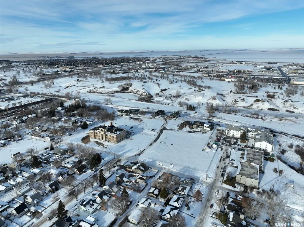 2 Copper Ridge Cove Moose Jaw SK S6H 4R1