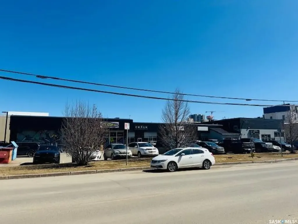632 1st Avenue N Saskatoon SK S7K 1X8