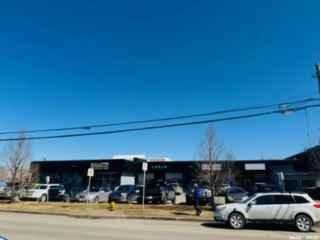 632 1st Avenue N Saskatoon SK S7K 1X8