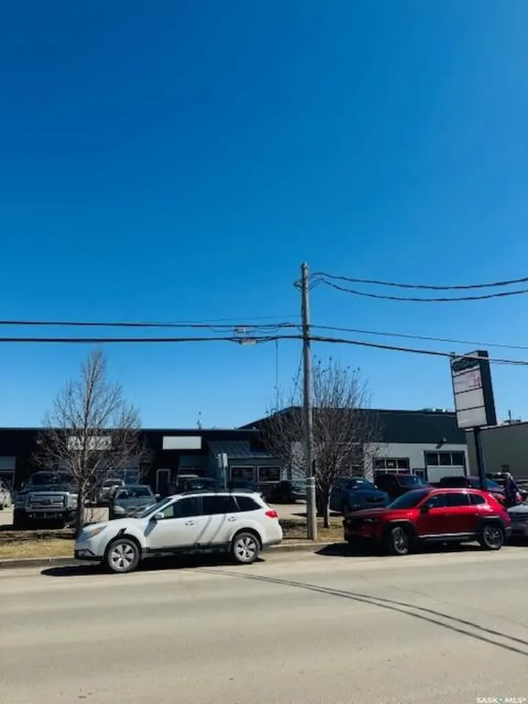 632 1st Avenue N Saskatoon SK S7K 1X8