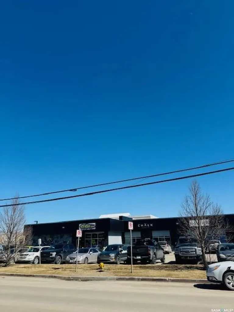 632 1st Avenue N Saskatoon SK S7K 1X8