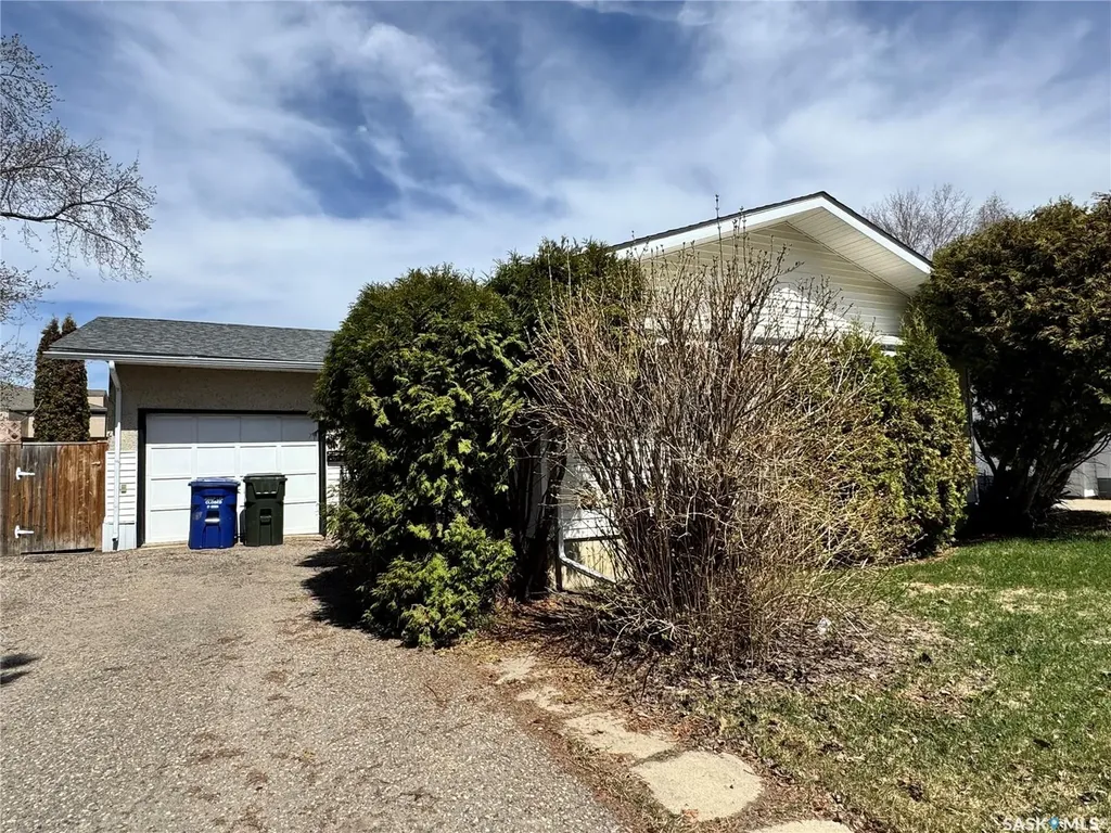 586 Laurier Drive Prince Albert SK S6V 5M3