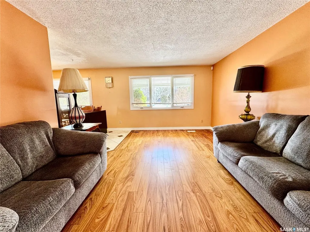 586 Laurier Drive Prince Albert SK S6V 5M3