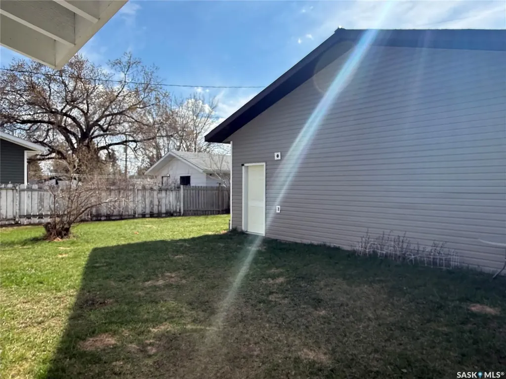 804 6th Street W Nipawin SK S0E 1E0