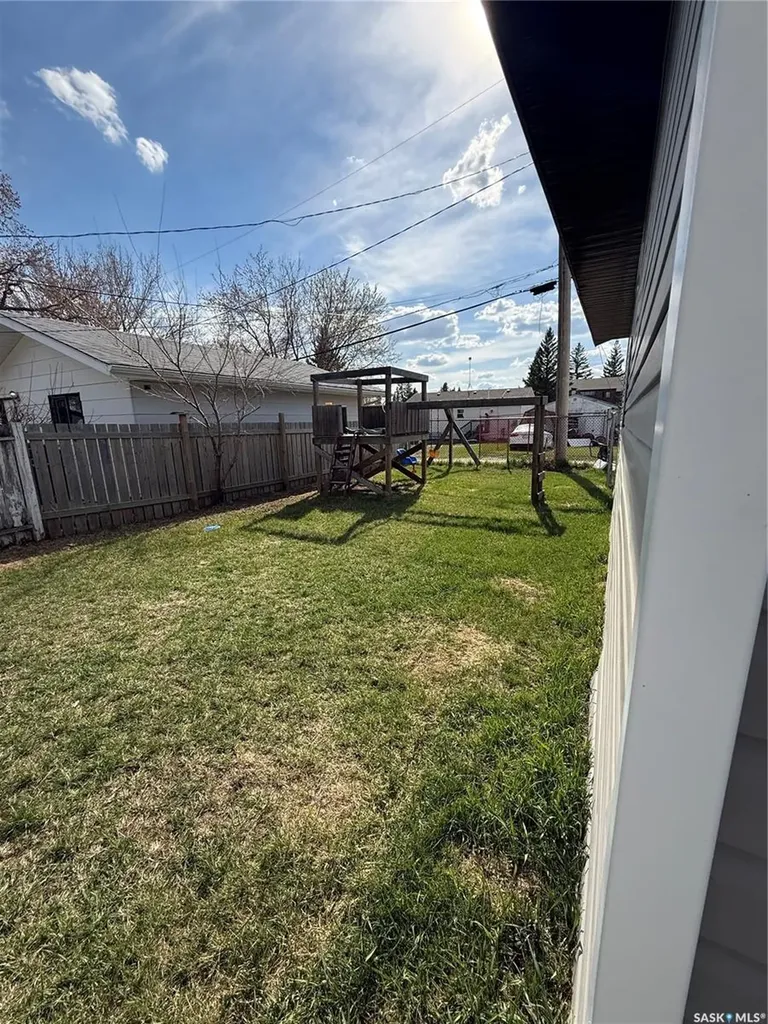 804 6th Street W Nipawin SK S0E 1E0