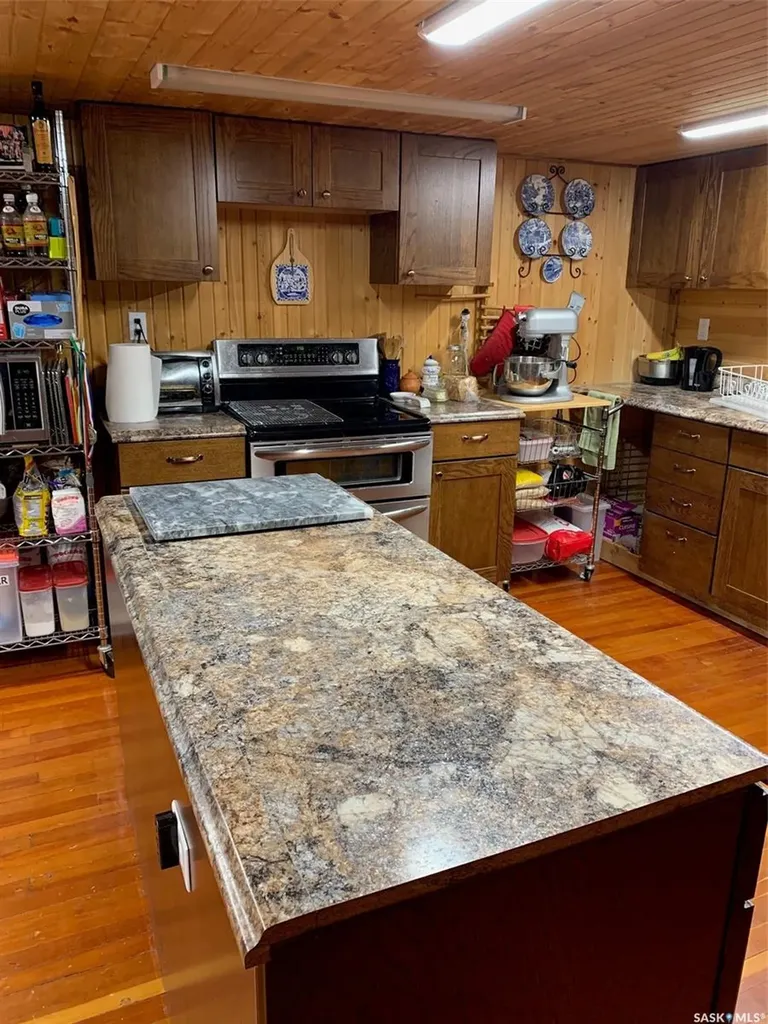222 1st Avenue Glaslyn SK S0M 0Y0