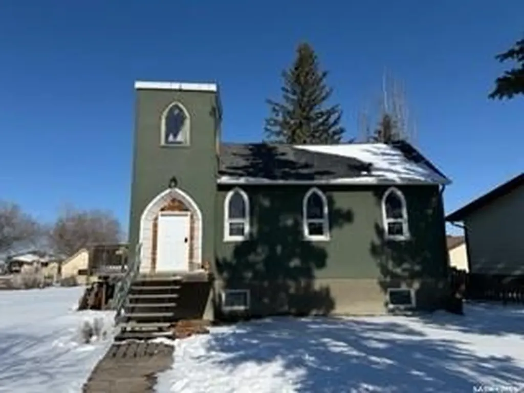 222 1st Avenue Glaslyn SK S0M 0Y0