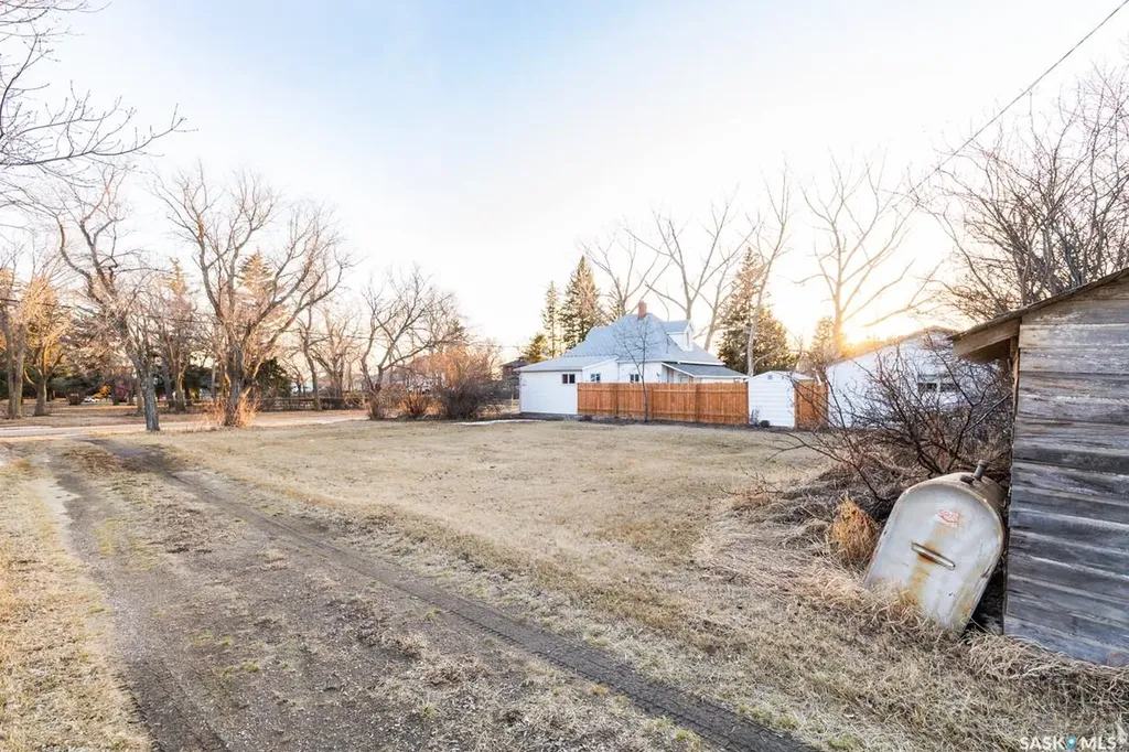 203 Saskatchewan Avenue Luseland SK S0L 2A0