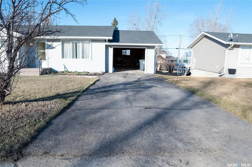 638 Alberta Avenue Kerrobert SK S0L 1R0