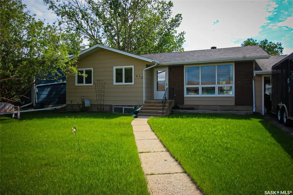 612 9th Street W Shaunavon SK S0N 2M0
