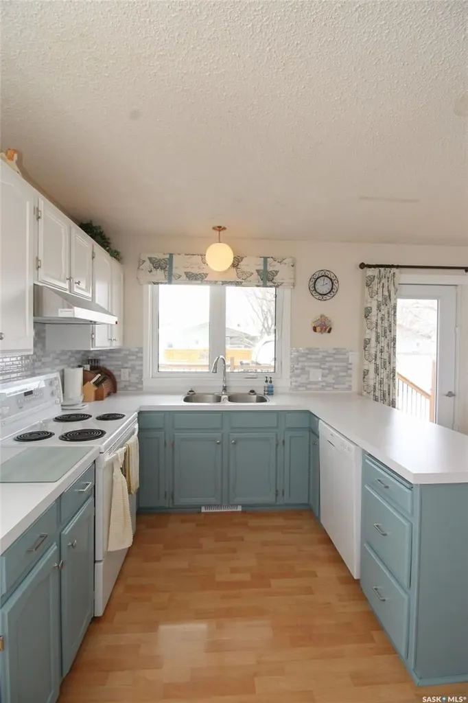 612 9th Street W Shaunavon SK S0N 2M0