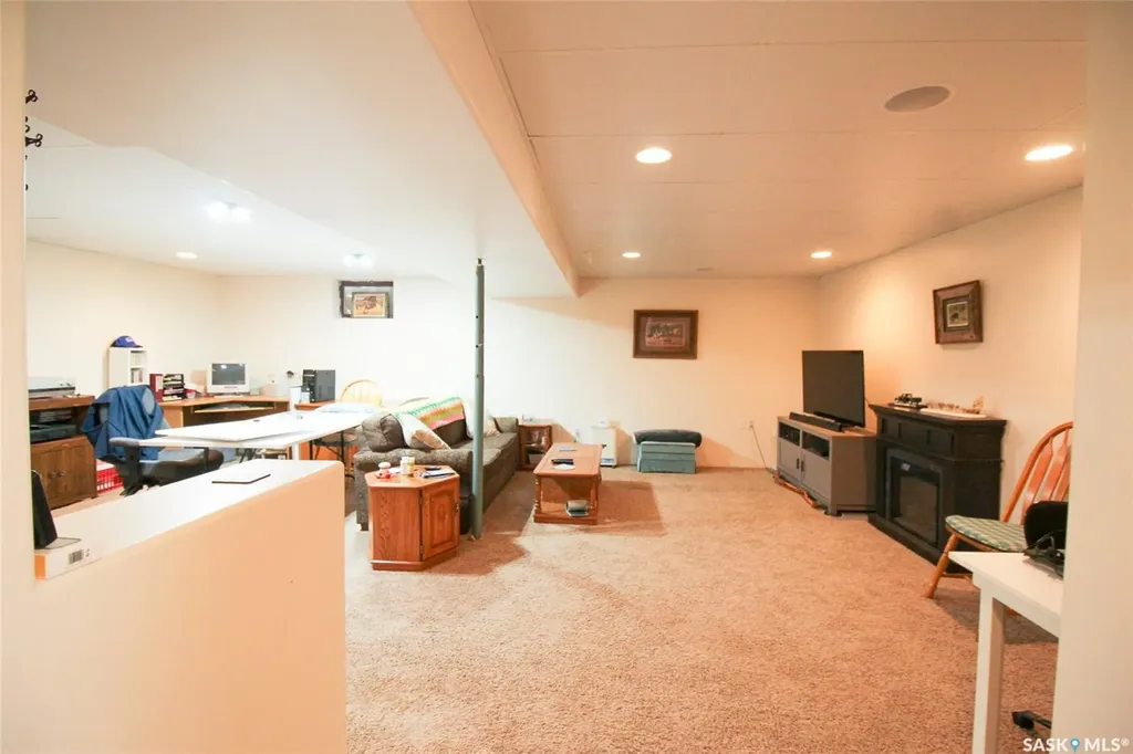 612 9th Street W Shaunavon SK S0N 2M0