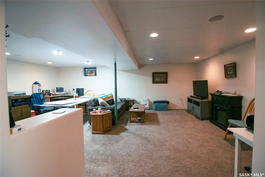 612 9th Street W Shaunavon SK S0N 2M0