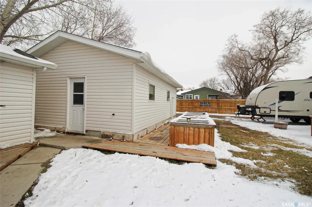 612 9th Street W Shaunavon SK S0N 2M0
