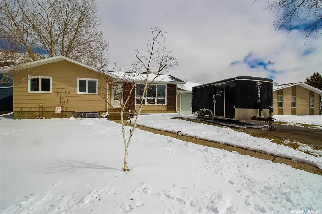 612 9th Street W Shaunavon SK S0N 2M0