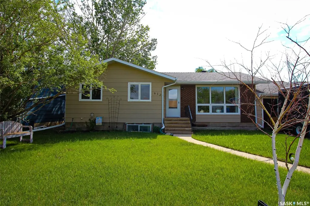 612 9th Street W Shaunavon SK S0N 2M0
