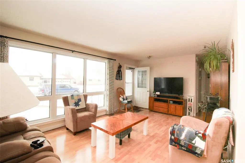 612 9th Street W Shaunavon SK S0N 2M0