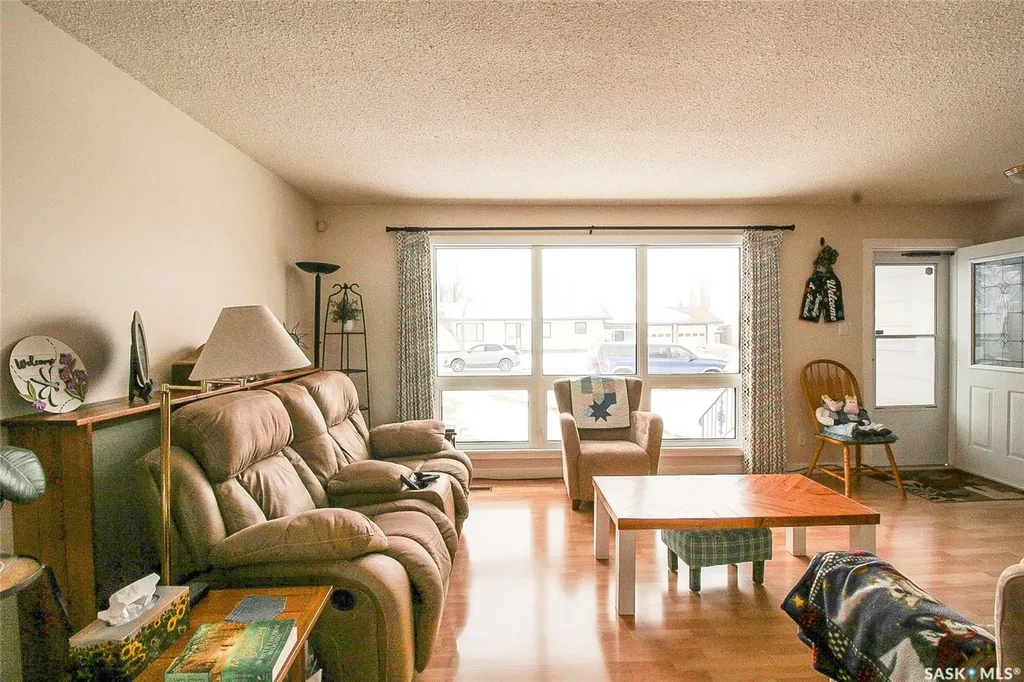 612 9th Street W Shaunavon SK S0N 2M0