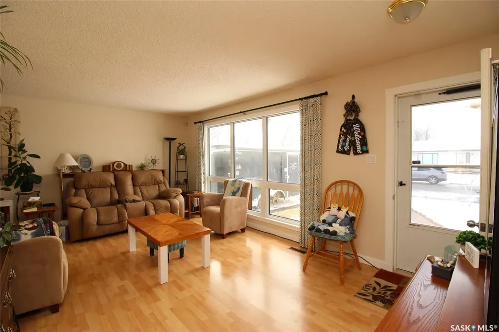 612 9th Street W Shaunavon SK S0N 2M0