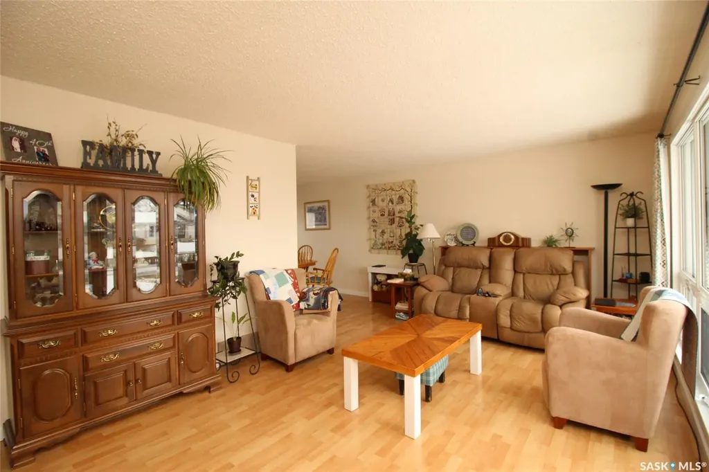 612 9th Street W Shaunavon SK S0N 2M0
