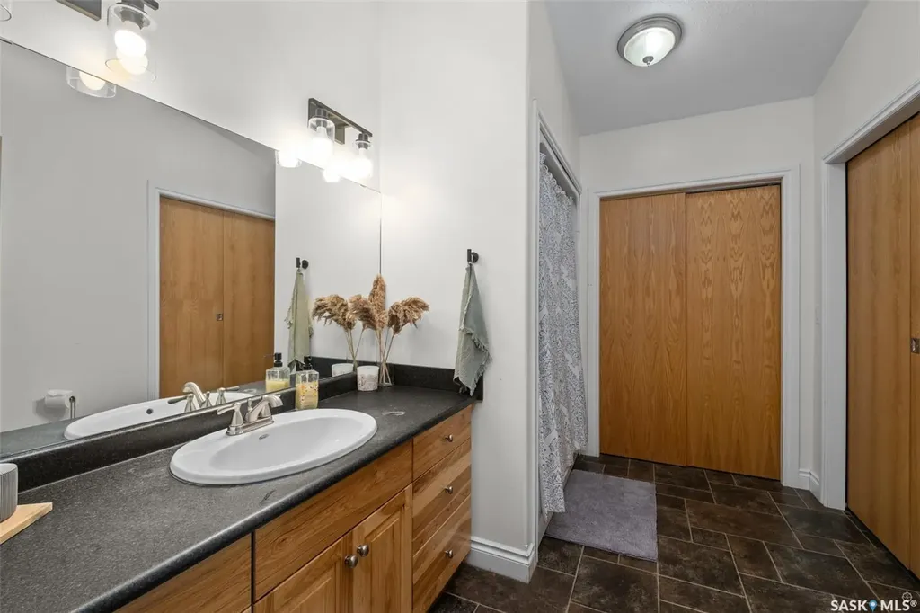 1255 18th Street W Prince Albert SK S6V 4B6