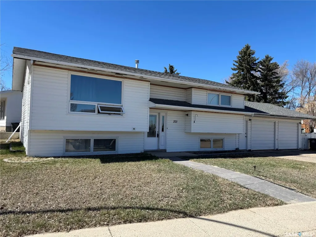 201 Lister Kaye Crescent Swift Current SK S9H 4J6