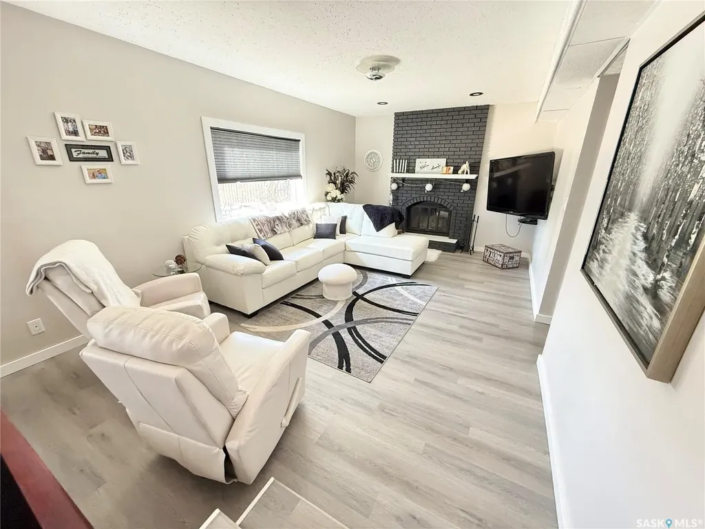 787 Brimacombe Drive Weyburn SK S4H 2P7
