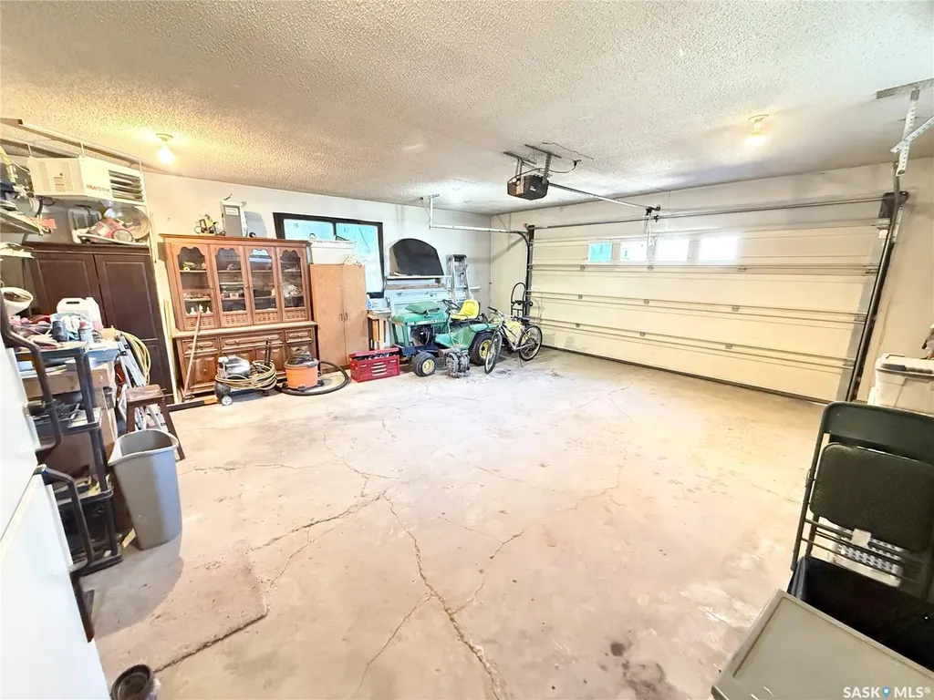 787 Brimacombe Drive Weyburn SK S4H 2P7