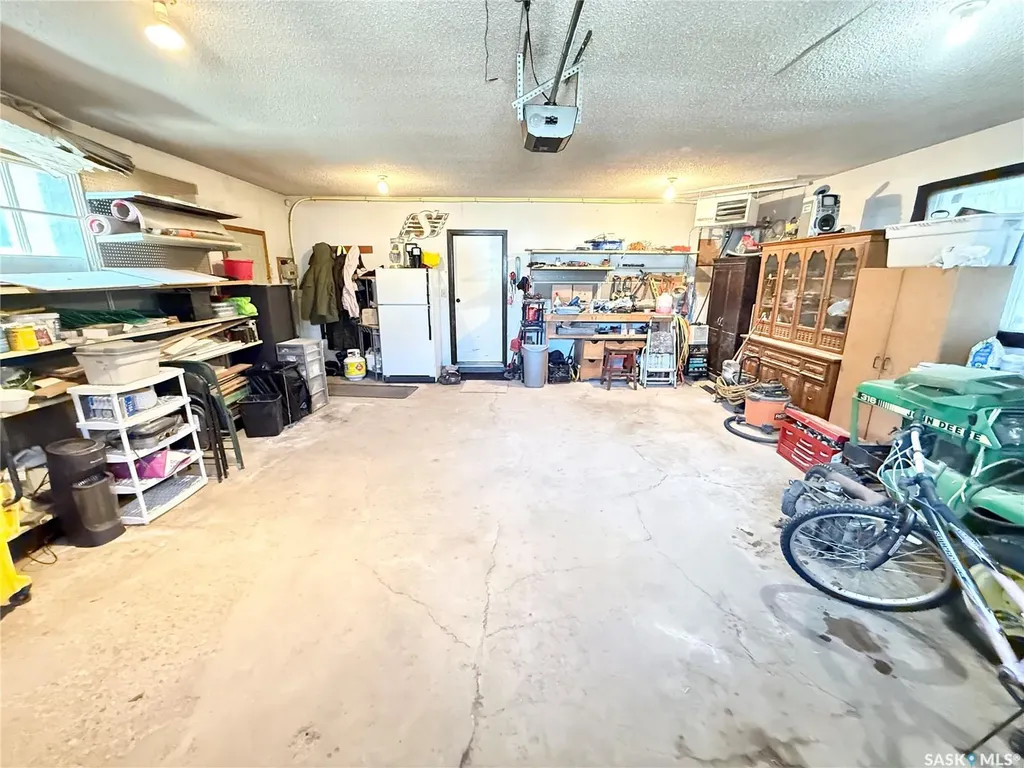 787 Brimacombe Drive Weyburn SK S4H 2P7